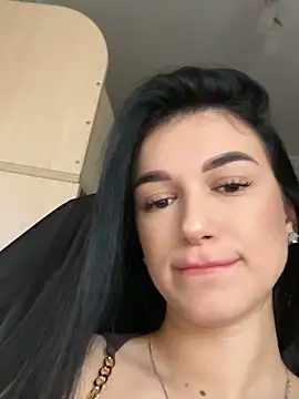 Snapshot of Julietta_a chatting on November 7, 2025, 7:52 am Julietta a online show from November 7, 2025, 7:52 am