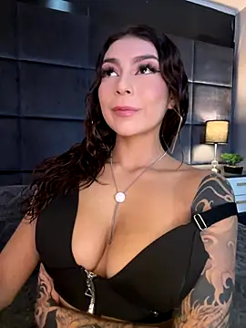 CHERRYY BOMB  online show from November 24, 2025, 6:07 pm