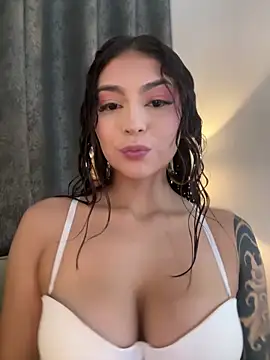 CHERRYY BOMB  online show from June 8, 2026, 3:23 pm