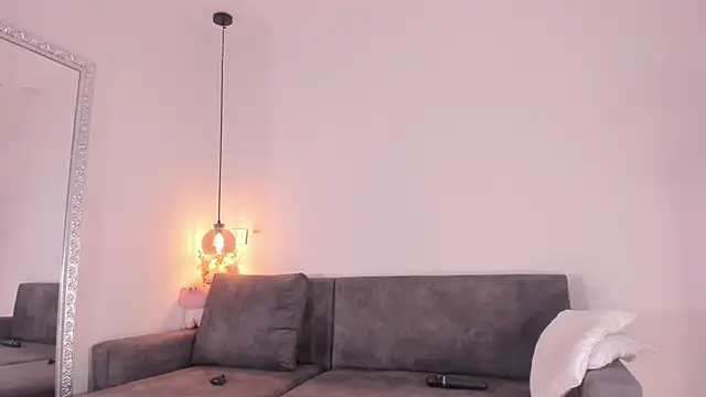 Snapshot of Isabella_francoo chatting on October 6, 2025, 12:13 pm Isabella francoo online show from October 6, 2025, 12:13 pm