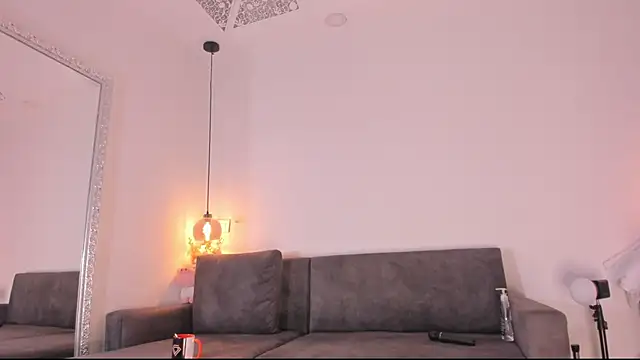 Snapshot of Isabella_francoo chatting on October 22, 2025, 12:16 pm Isabella francoo online show from October 22, 2025, 12:16 pm