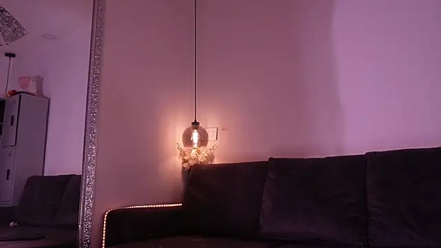 Isabella francoo online show from August 4, 2026, 11:57 am