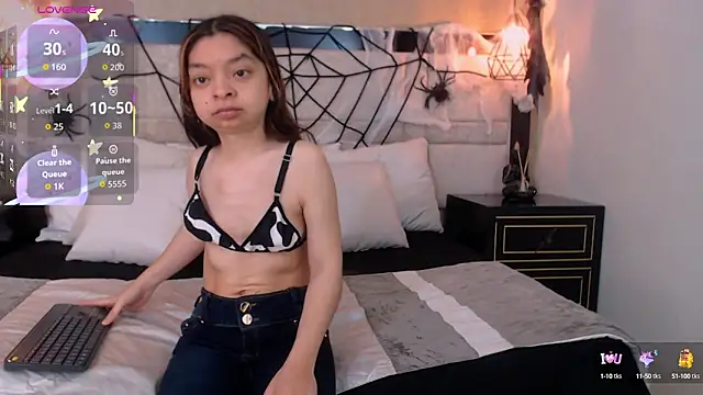 CharlotteMuller online show from October 10, 2025, 8:30 pm