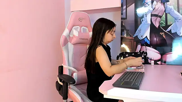 CharlotteMuller online show from April 22, 2026, 8:10 pm