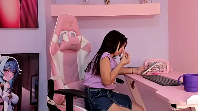 CharlotteMuller online show from May 3, 2026, 8:37 pm