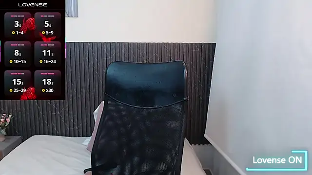 chanel brunette online show from November 25, 2025, 7:25 pm