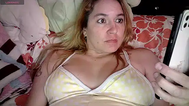 Snapshot of Izury_Blondee chatting on February 11, 2025, 4:22 am Izury Blondee online show from February 11, 2025, 4:22 am
