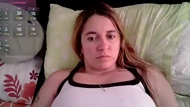 Snapshot of Izury_Blondee chatting on February 13, 2025, 9:17 pm Izury Blondee online show from February 13, 2025, 9:17 pm