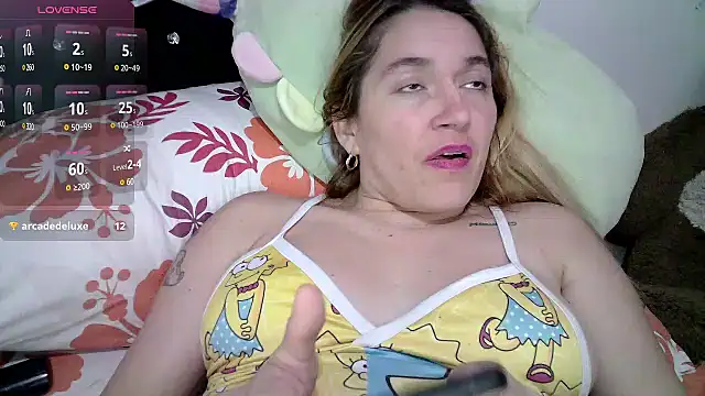 Snapshot of Izury_Blondee chatting on February 16, 2025, 4:53 am Izury Blondee online show from February 16, 2025, 4:53 am