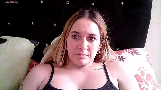 Snapshot of Izury_Blondee chatting on February 20, 2025, 3:19 pm Izury Blondee online show from February 20, 2025, 3:19 pm
