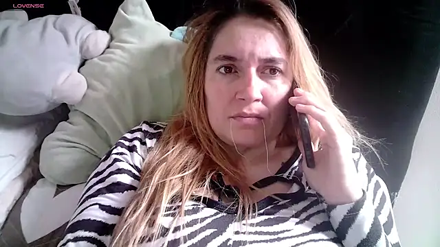 Snapshot of Izury_Blondee chatting on February 28, 2025, 5:04 pm Izury Blondee online show from February 28, 2025, 5:04 pm