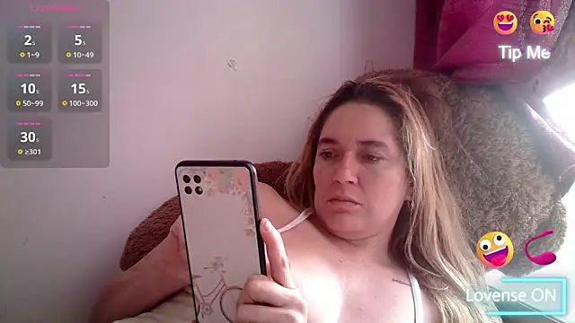 Snapshot of Izury_Blondee chatting on March 1, 2025, 2:55 pm Izury Blondee online show from March 1, 2025, 2:55 pm