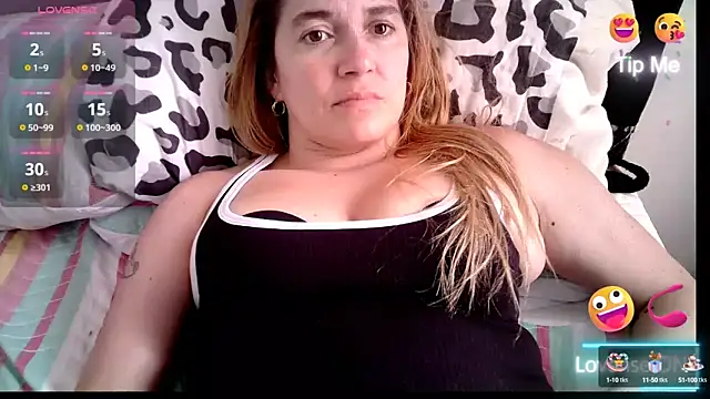 Snapshot of Izury_Blondee chatting on March 8, 2025, 5:54 pm Izury Blondee online show from March 8, 2025, 5:54 pm