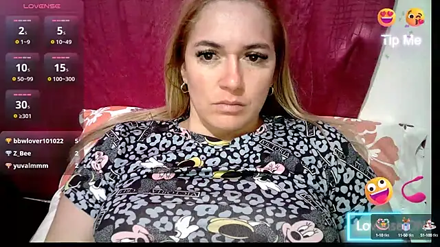 Snapshot of Izury_Blondee chatting on March 20, 2025, 11:16 am Izury Blondee online show from March 20, 2025, 11:16 am