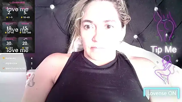 Izury Blondee online show from September 11, 2025, 8:09 pm