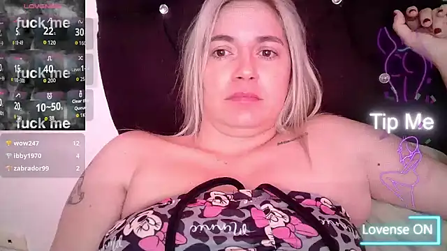 Izury Blondee online show from September 21, 2025, 12:07 pm