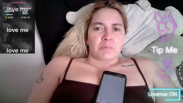 Izury Blondee online show from November 21, 2025, 6:17 pm