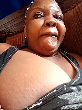 queennapal online show from March 24, 2026, 6:07 am