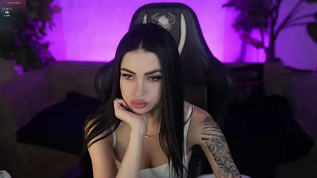 Tina Breeze online show from March 9, 2026, 8:18 am