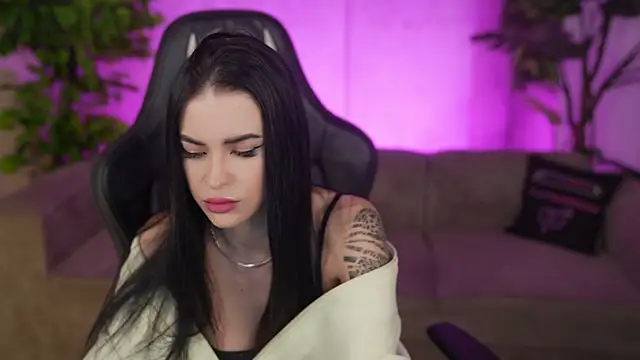 Snapshot of Tina_Breeze chatting on April 4, 2026, 10:35 am Tina Breeze online show from April 4, 2026, 10:35 am