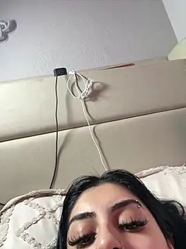 Snapshot of ThickerThanYoBitch chatting on September 18, 2025, 6:32 pm ThickerThanYoBitch online show from September 18, 2025, 6:32 pm