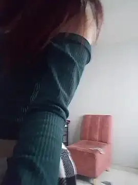 Snapshot of SuzzyyM chatting on February 13, 2026, 10:17 pm SuzzyyM online show from February 13, 2026, 10:17 pm