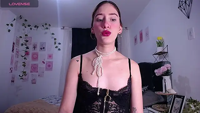 IsaBaileys  online show from April 29, 2026, 8:15 pm