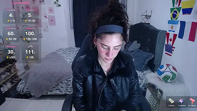 IsaBaileys  online show from June 21, 2026, 3:31 am