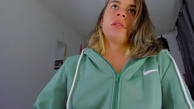 saralolo420 online show from December 24, 2024, 3:49 am