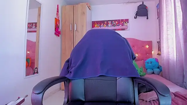 saralolo420 online show from December 27, 2024, 7:03 pm