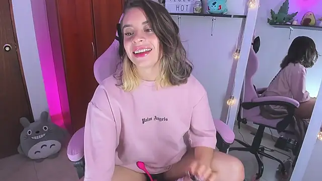 saralolo420 online show from February 5, 2025, 4:37 am