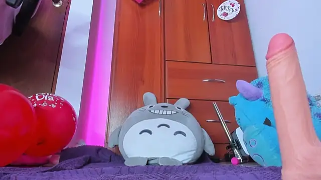 saralolo420 online show from February 14, 2025, 4:04 am