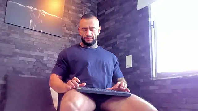 Snapshot of BruceDallas chatting on September 20, 2025, 5:58 pm BruceDallas online show from September 20, 2025, 5:58 pm