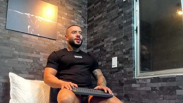 BruceDallas online show from November 27, 2025, 11:40 pm