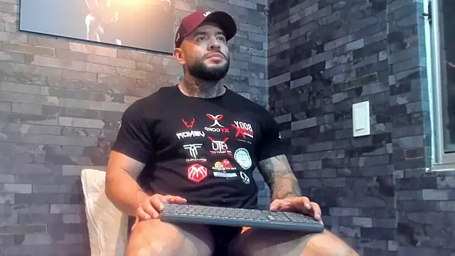 BruceDallas online show from June 8, 2026, 1:50 am