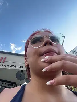 Chloemercury online show from December 17, 2025, 9:32 pm