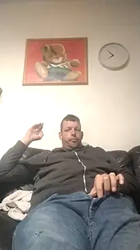 Knuffelstaaf123 online show from May 4, 2026, 8:05 pm