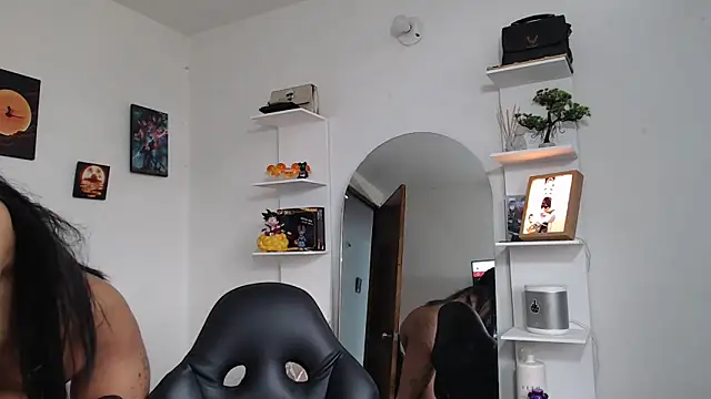 Honey-420- online show from May 17, 2026, 3:08 pm