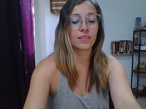 Snapshot of charlott_ponce chatting on October 20, 2025, 6:52 pm charlott ponce online show from October 20, 2025, 6:52 pm