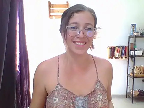 Snapshot of charlott_ponce chatting on October 28, 2025, 7:38 pm charlott ponce online show from October 28, 2025, 7:38 pm