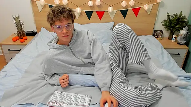 Fandi 777 online show from January 4, 2025, 2:35 pm