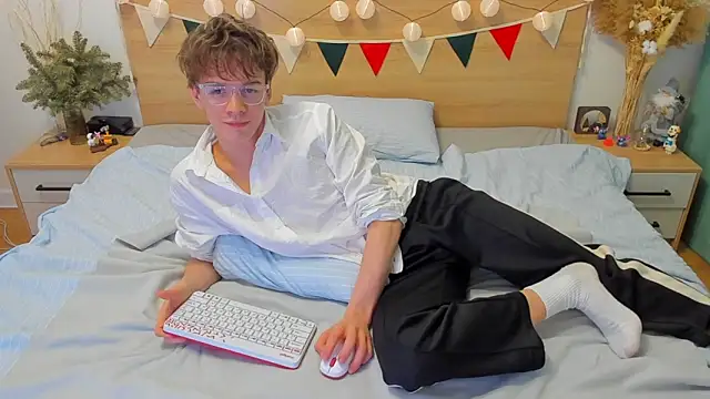 Fandi 777 online show from January 25, 2025, 1:52 pm