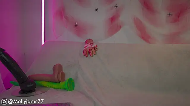 Snapshot of MollyJams-77 chatting on October 24, 2025, 12:52 am MollyJams-77 online show from October 24, 2025, 12:52 am