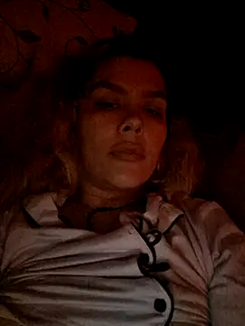 exoticcouples222 online show from May 5, 2026, 3:36 am