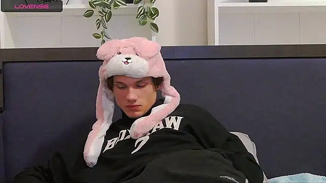 CalvinCay online show from December 7, 2024, 8:05 pm