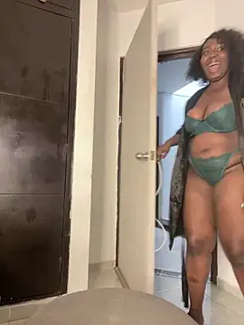 Snapshot of emilyrojas chatting on October 17, 2025, 12:30 pm emilyrojas online show from October 17, 2025, 12:30 pm