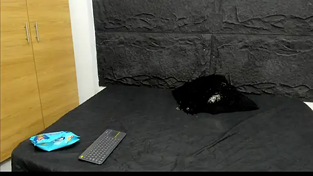 Snapshot of emakross chatting on February 13, 2026, 12:50 am emakross online show from February 13, 2026, 12:50 am