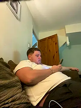 Lukeyboy027 online show from November 9, 2025, 3:21 pm