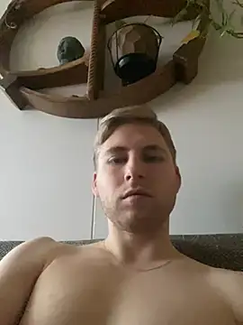 HotIceman2407 online show from January 3, 2025, 9:04 am