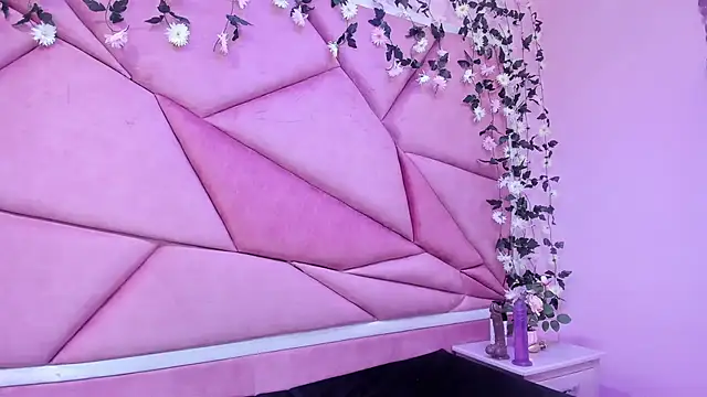Snapshot of LilithCooperr_ chatting on February 27, 2025, 11:37 pm LilithCooperr  online show from February 27, 2025, 11:37 pm